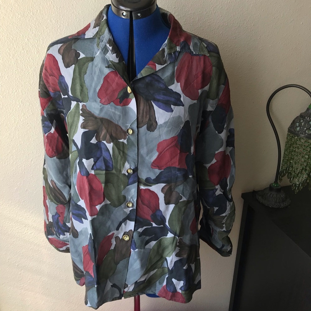 Vintage 80s Felicia super silky floral blouse with shell buttons